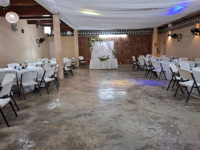 Salón con pista de baile